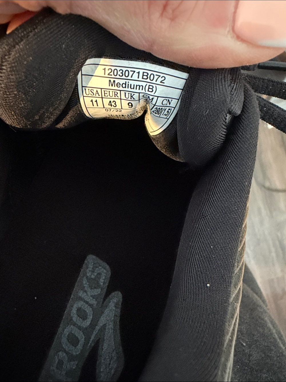 NWOB Women’s Brooks Addiction Walker Sneakers - Picture 10 of 10